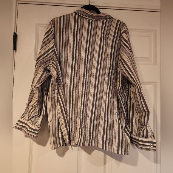 Denim & Co gray and white striped button up shirt 2X - Picture 4 of 4